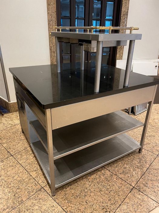 Stół centralny wyspa gastronomiczna