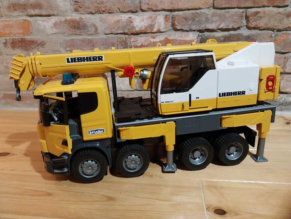 Ciężarówka Scania z dźwigiem Liebherr - Bruder