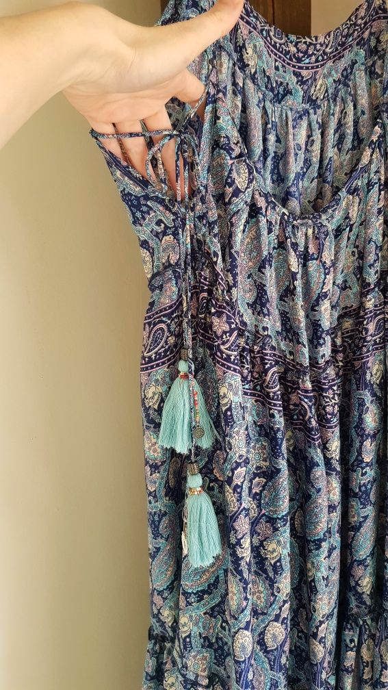 Nowa długa maxi sukienka boho chwosty