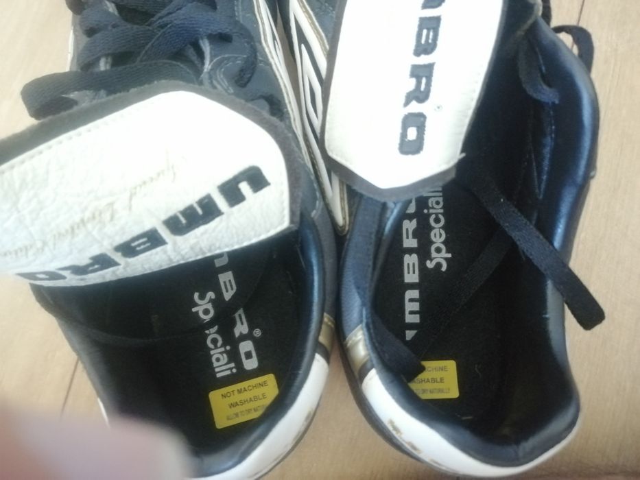 Korki piłkarskie UMBRO wkręty rozm. 41,5