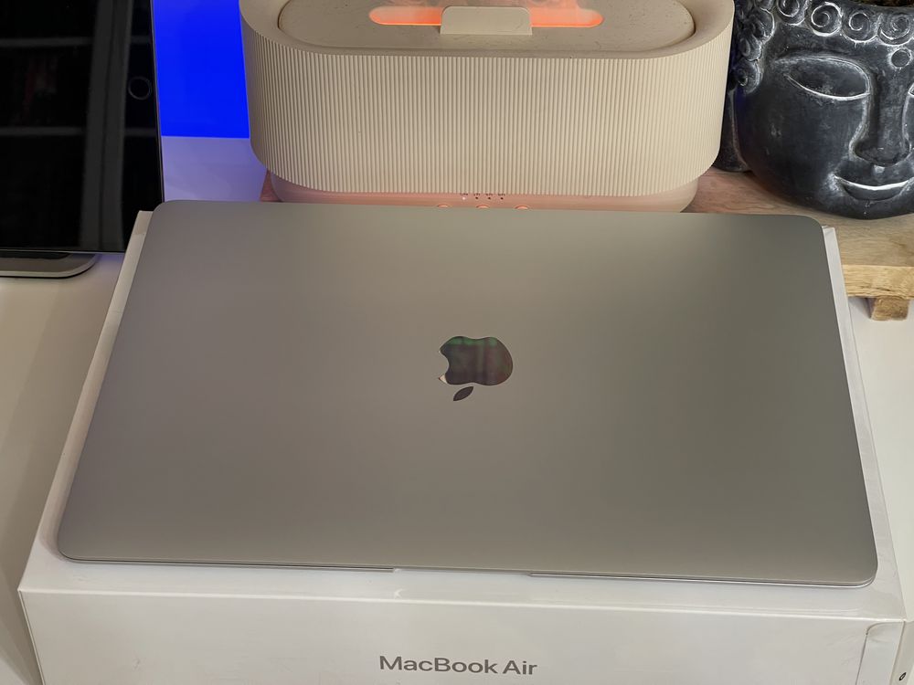 MacBook Air 13.3 2020 i5 Silver Mac Book Stan idealny bateria 19 cykli