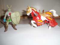 Rycerz na koniu, figurka konia w uprzęży+ rycerz z tarczą