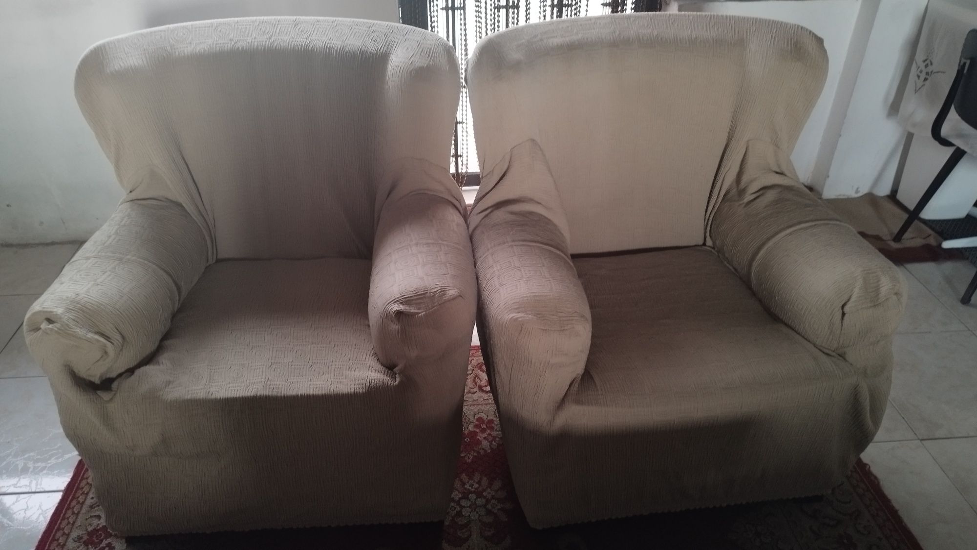 Sofá-cama, com colchão, 2 poltronas e capas