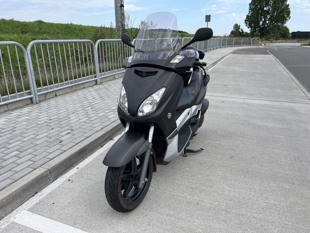 Skuter YAMAHA X-max 125  plus 2 kaski