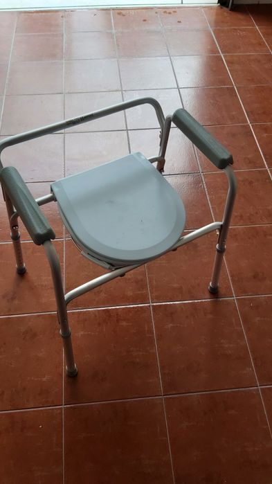 Cadeira.    banho