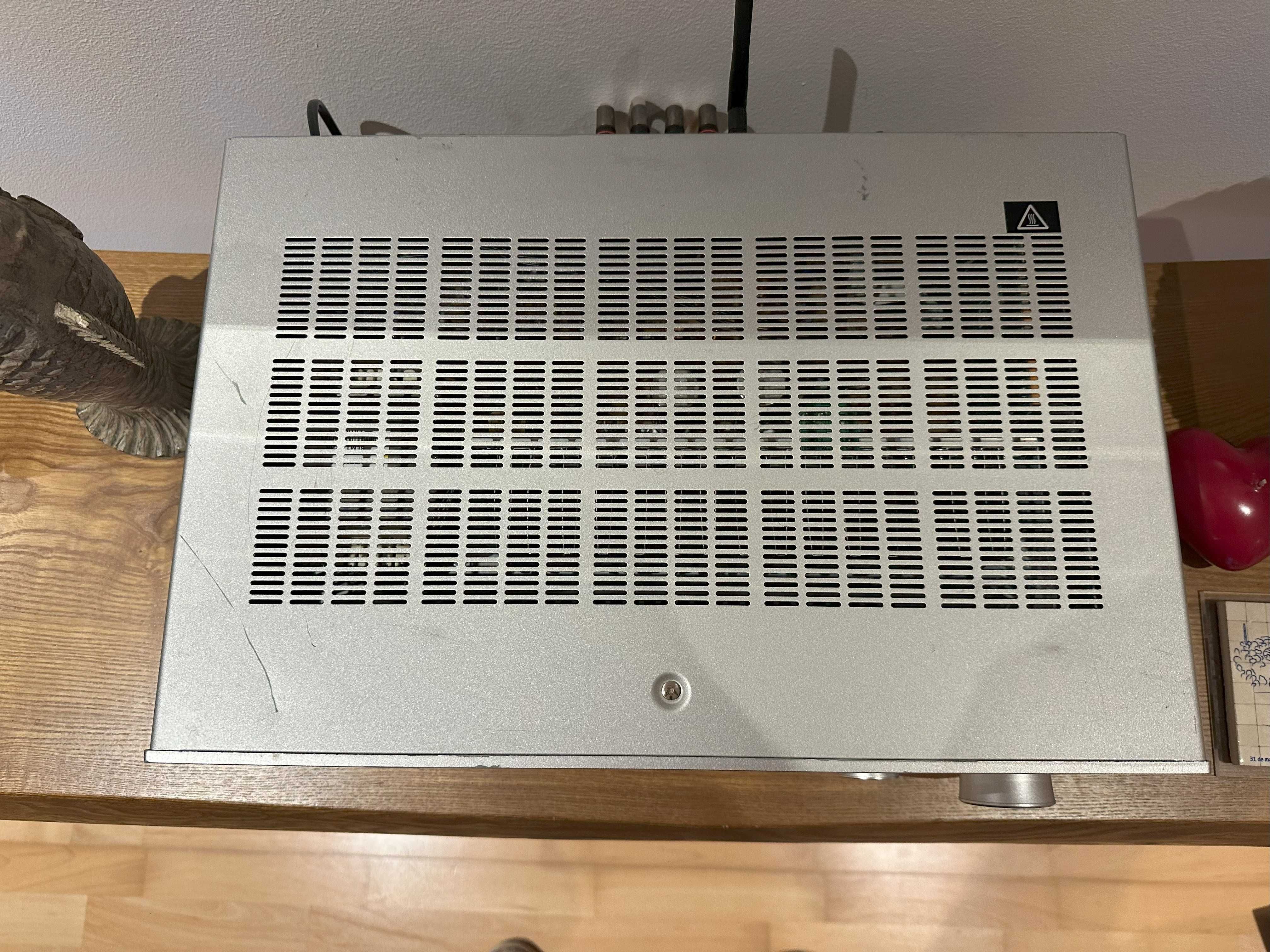 Amplificador Integrado Yamaha R-N303D