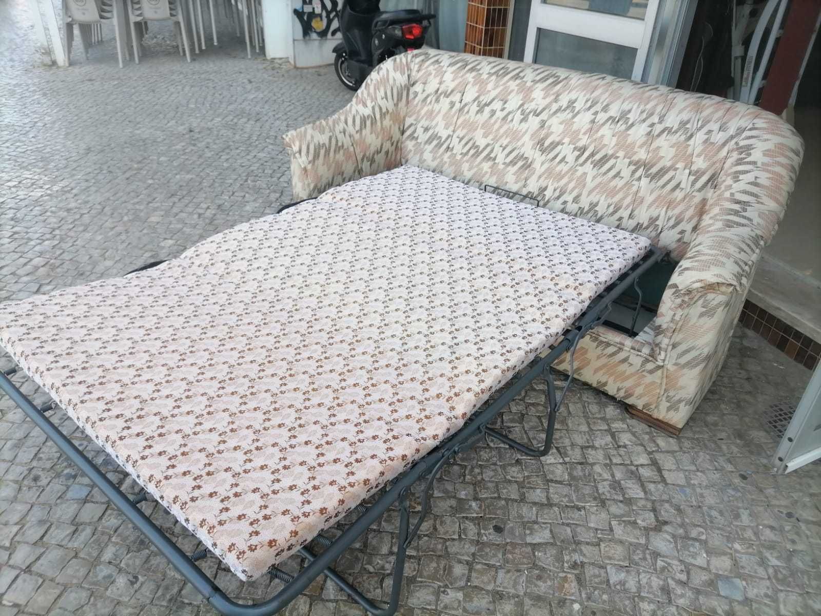 Vendo um sofá cama