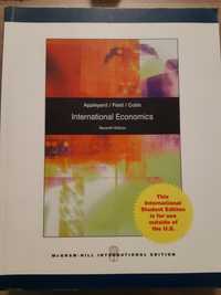 Livro académico 'International Economics'