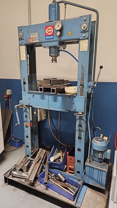 Prasa hydrauliczna krawędziowa frezarka uniwersalna