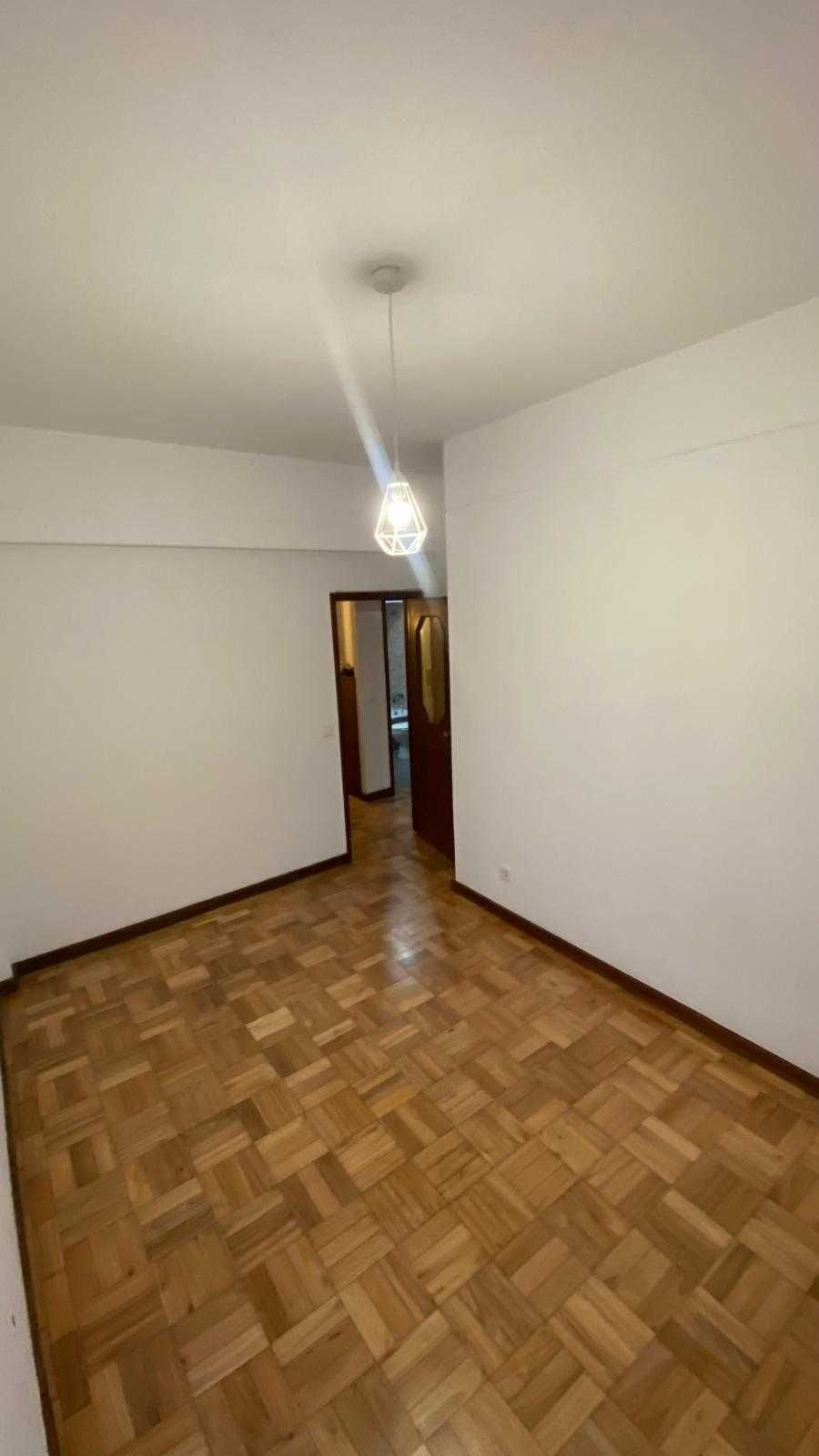 Apartamento T2+1 com terraço, Bonfim, próximo praça Rainha D. Amélia