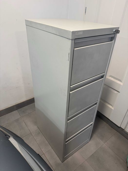 Szafa kartotekowa 4-szufladowa, zamykaną na klucz