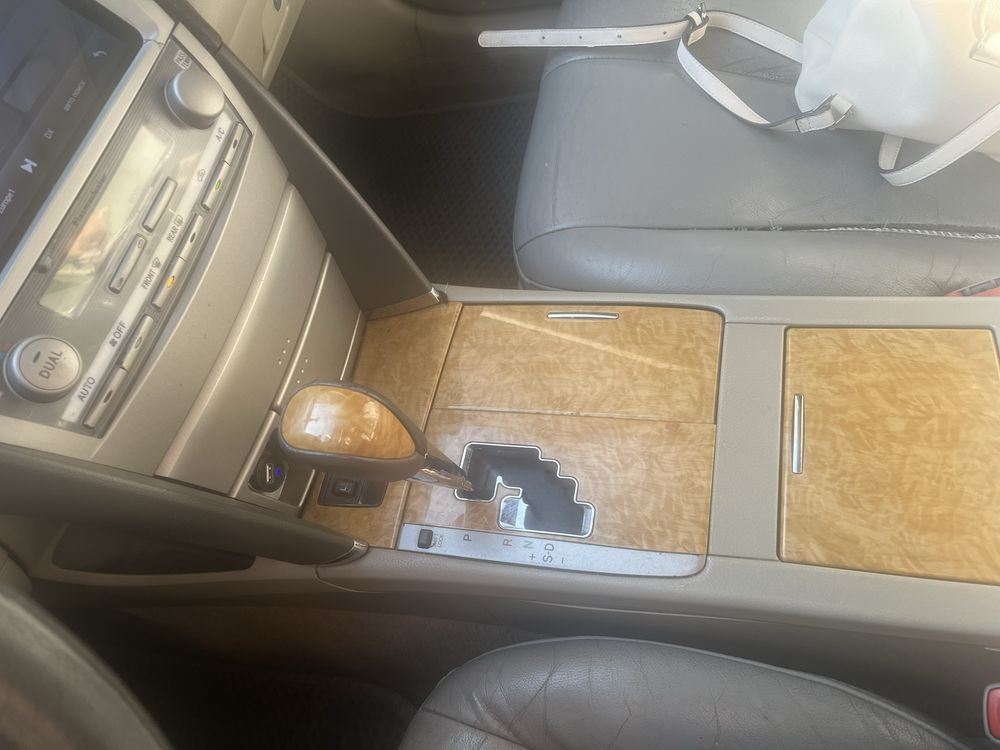 Машина Toyota camry