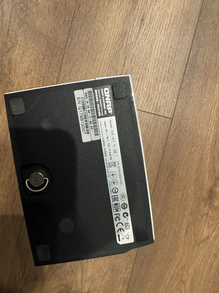 QNAP TS228 sem discos