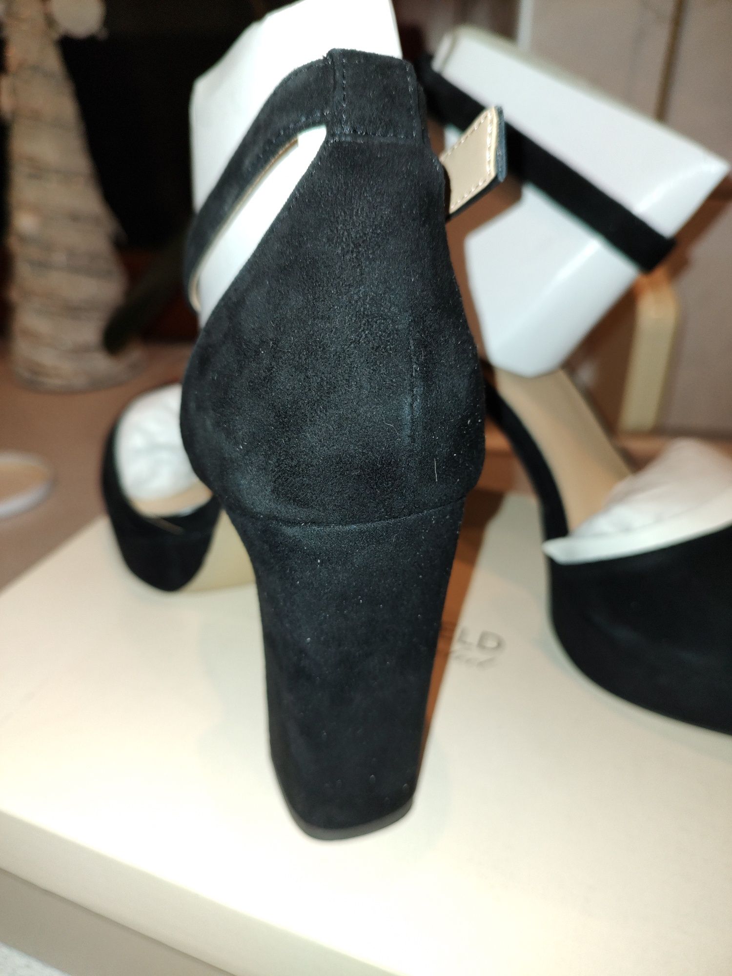 Buty firmy ,, Anna Field,, rozm.41