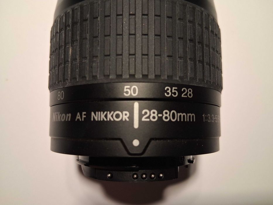 Aparat fotograficzny lustrzanka NIKON F65 z obiektywem NIKKOR 28-80mm