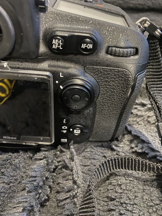 Lustrzanka Nikon D810 - body i obiektyw Nikon. Apart o malym przebiegu