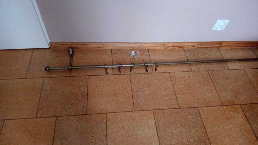 Karnisz 2 m z żabkami