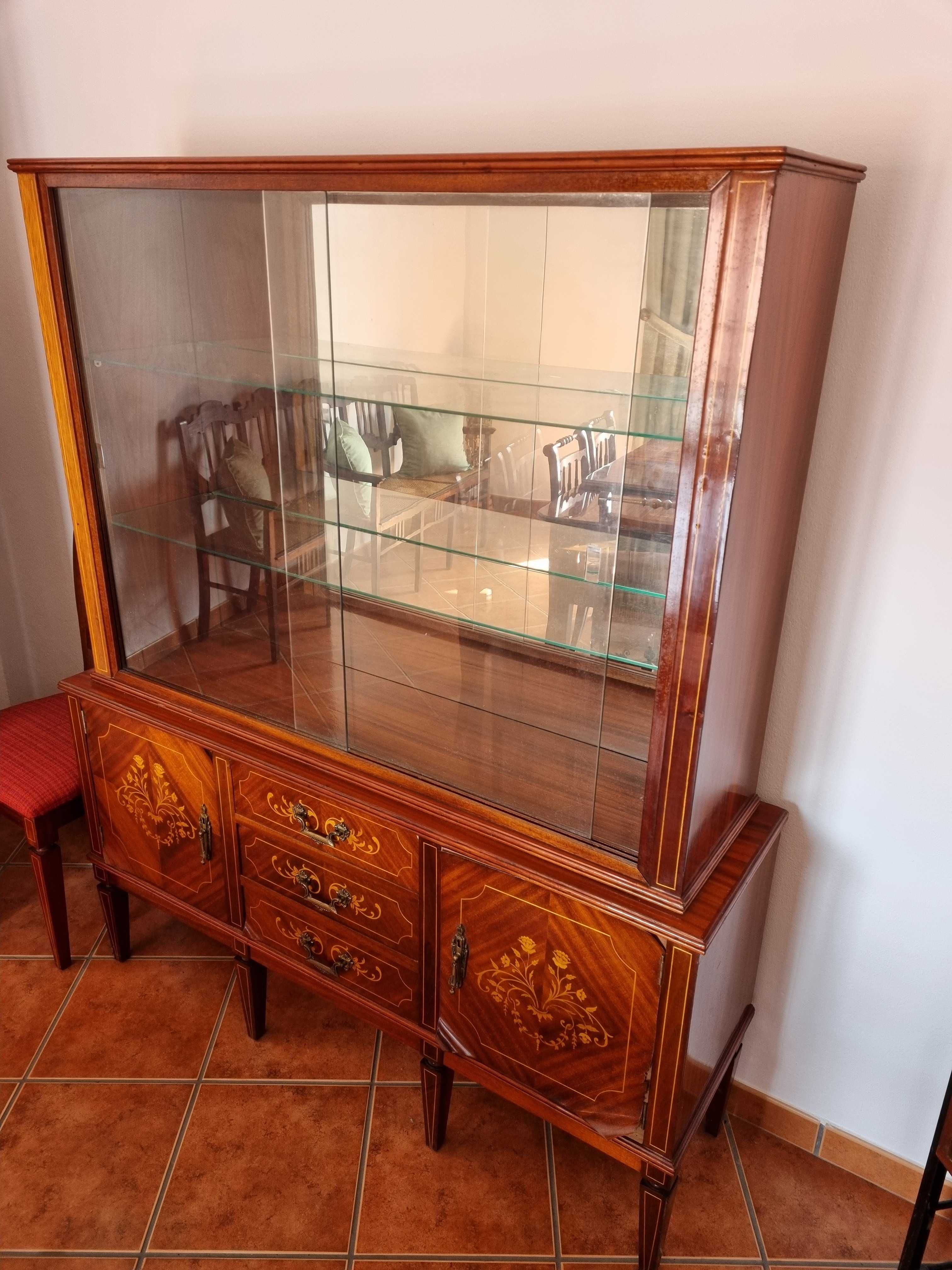Vendo móveis antigos, em Beja