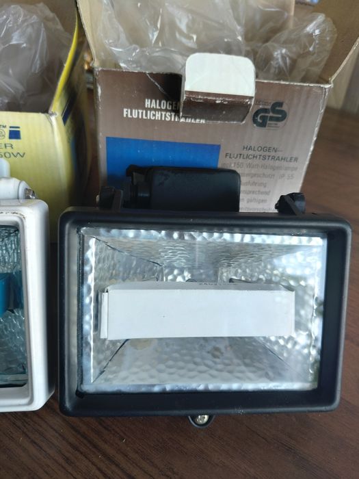 Lampa halogenowa z żarnikiem zewnętrzna