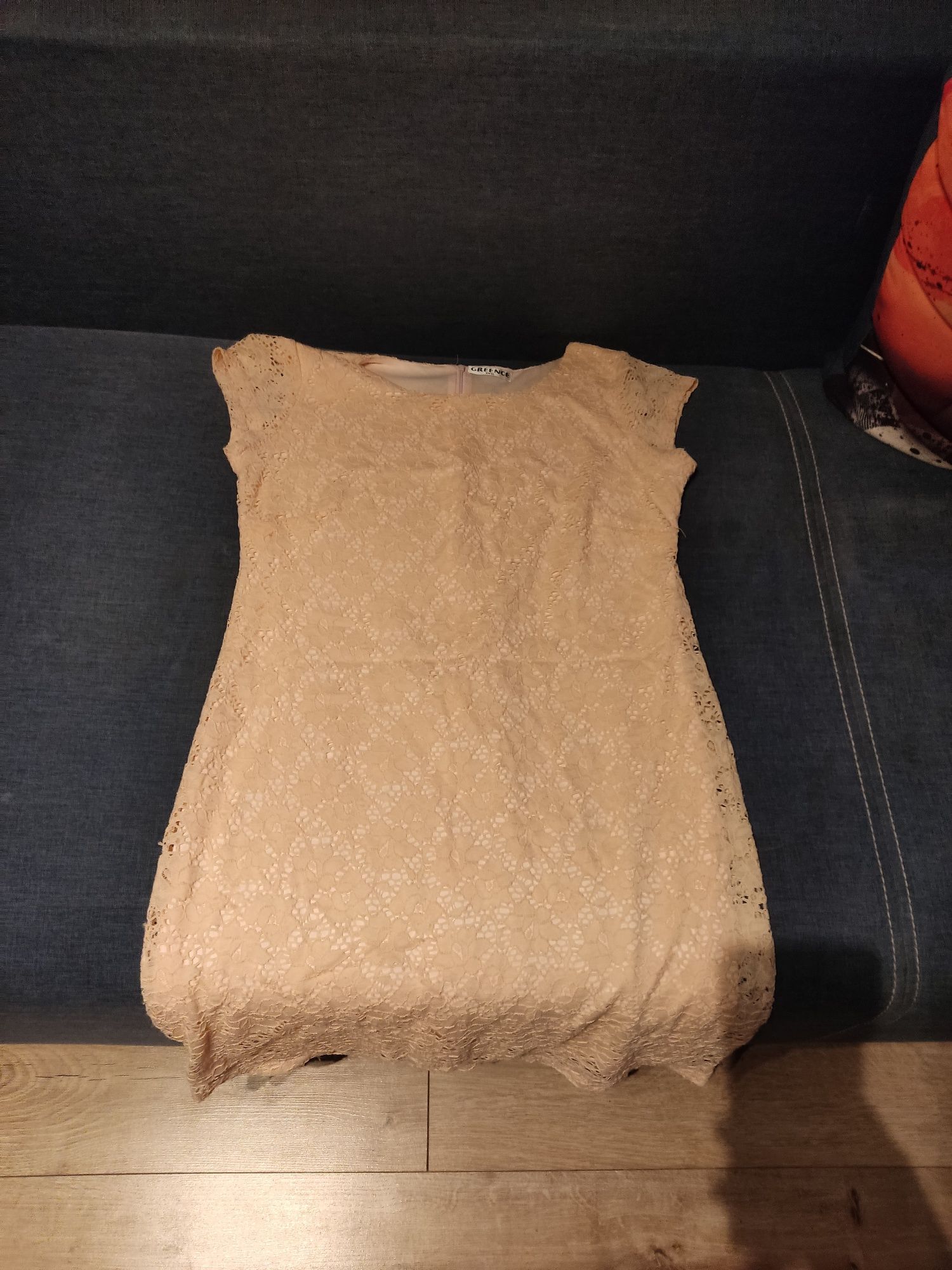 Kremowa sukienka w koronkę marki Greence rozmiar XXXL