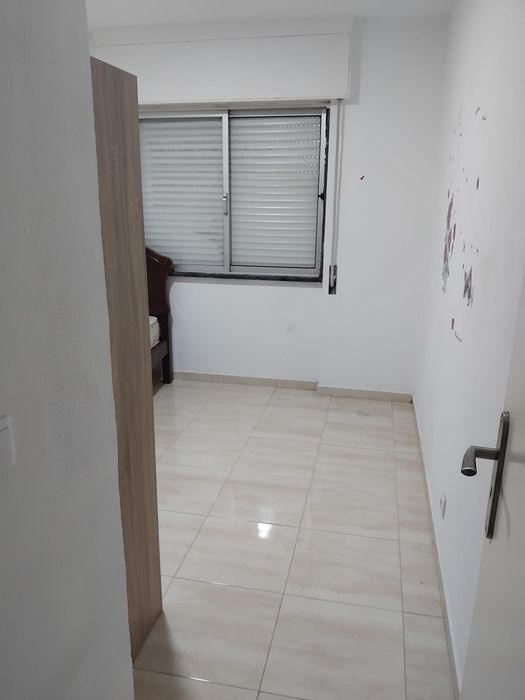 Alugo quarto na AMORA