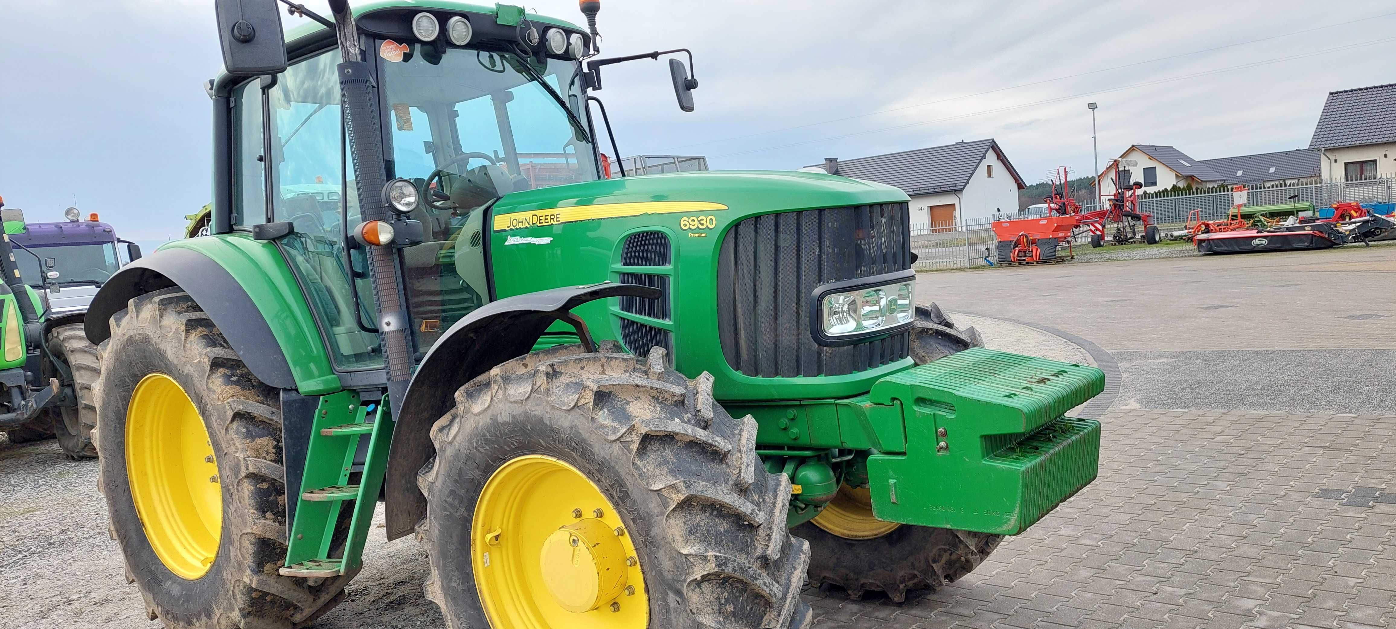 Ciągnik John Deere 6930