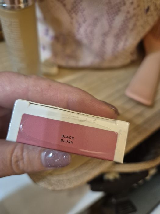 Czarny róż AA Wings nowy