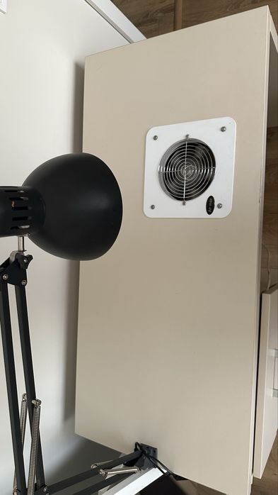 Стіл, витяжка для майстра манікюру