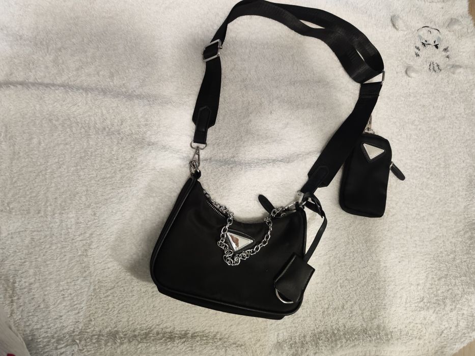 Torebka czarna gruby pasek