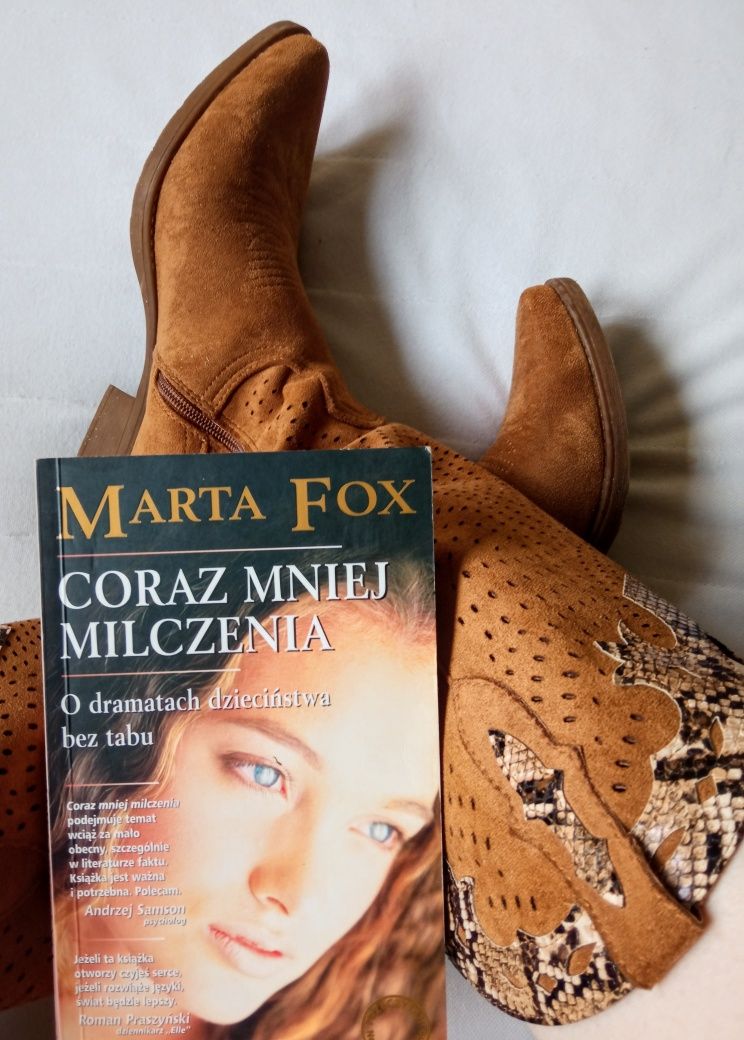 Książka " Coraz mniej milczenia " Marta Fox