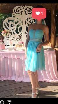 Голубое платье в комплекте с серьгами кисточками. Праздничное вечернее