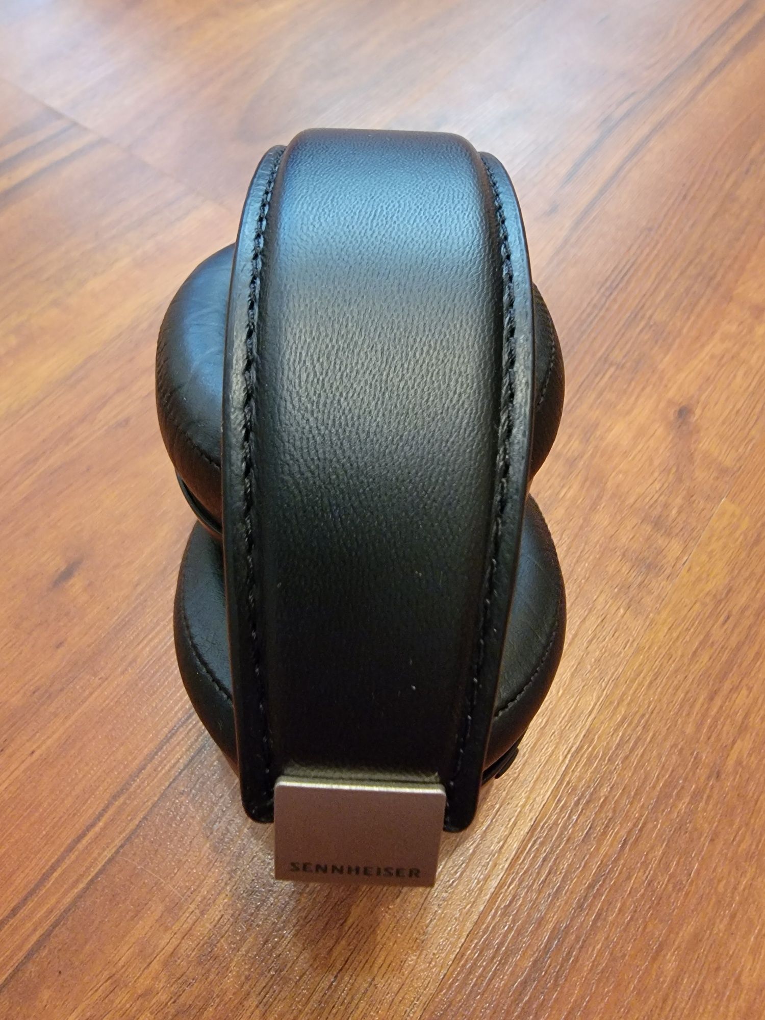 Топові навушники Sennheiser MOMENTUM 3