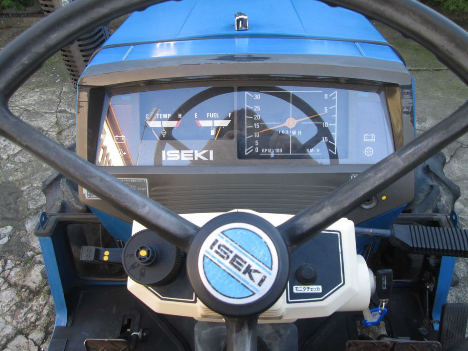 Traktor Iseki 4x4 -zestaw z kosiarką bijakową oraz zaczepem trzy-punkt