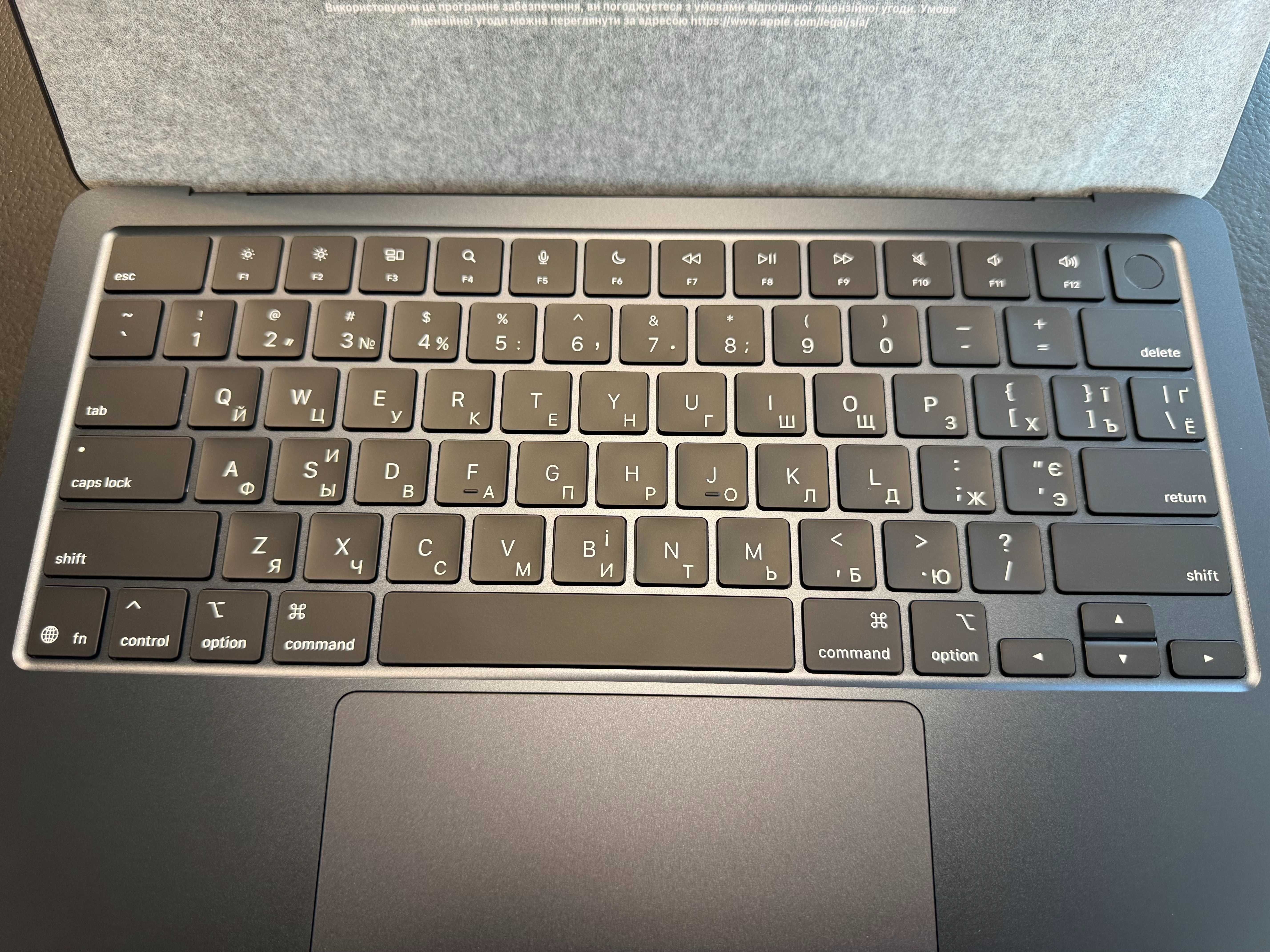Лазерная гравировка клавиатуры MacBook Ноутбуков Клавиатур