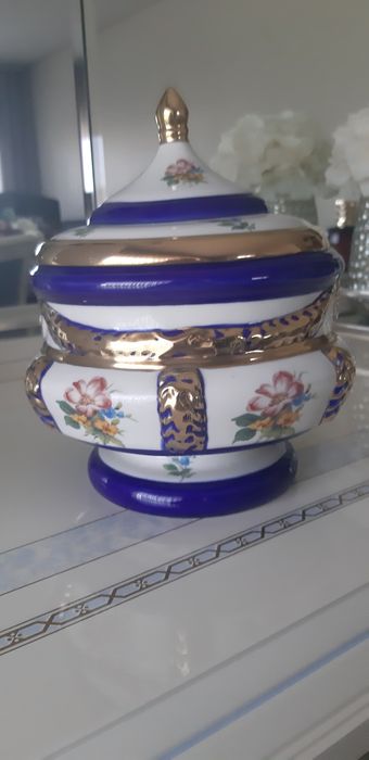 Praça  linda em porcelana