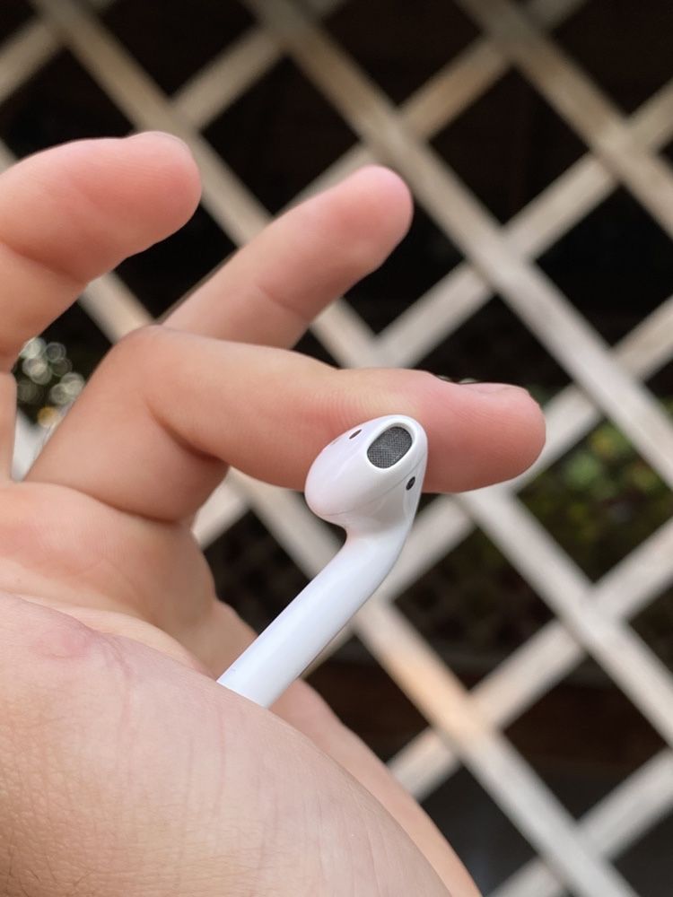 Поштучно Кейс A1602, AirPods 1/2 левый A1722/A2031, правый A1523/A2032