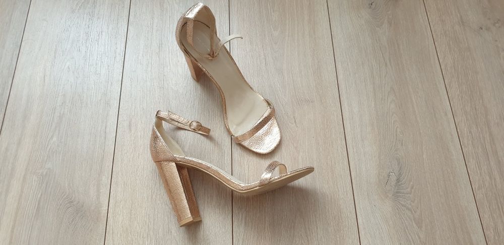 Złote buty na wysokim obcasie 40, szpilki