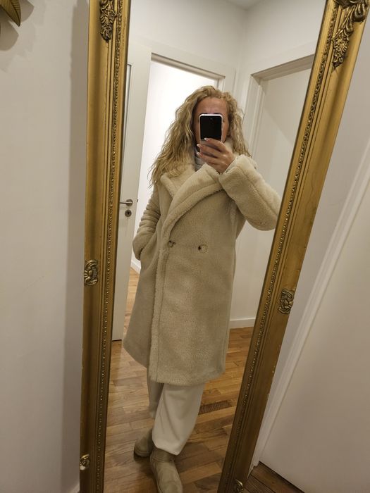 Casaco em pêlo, resistente á chuva!!! Muito quentinho