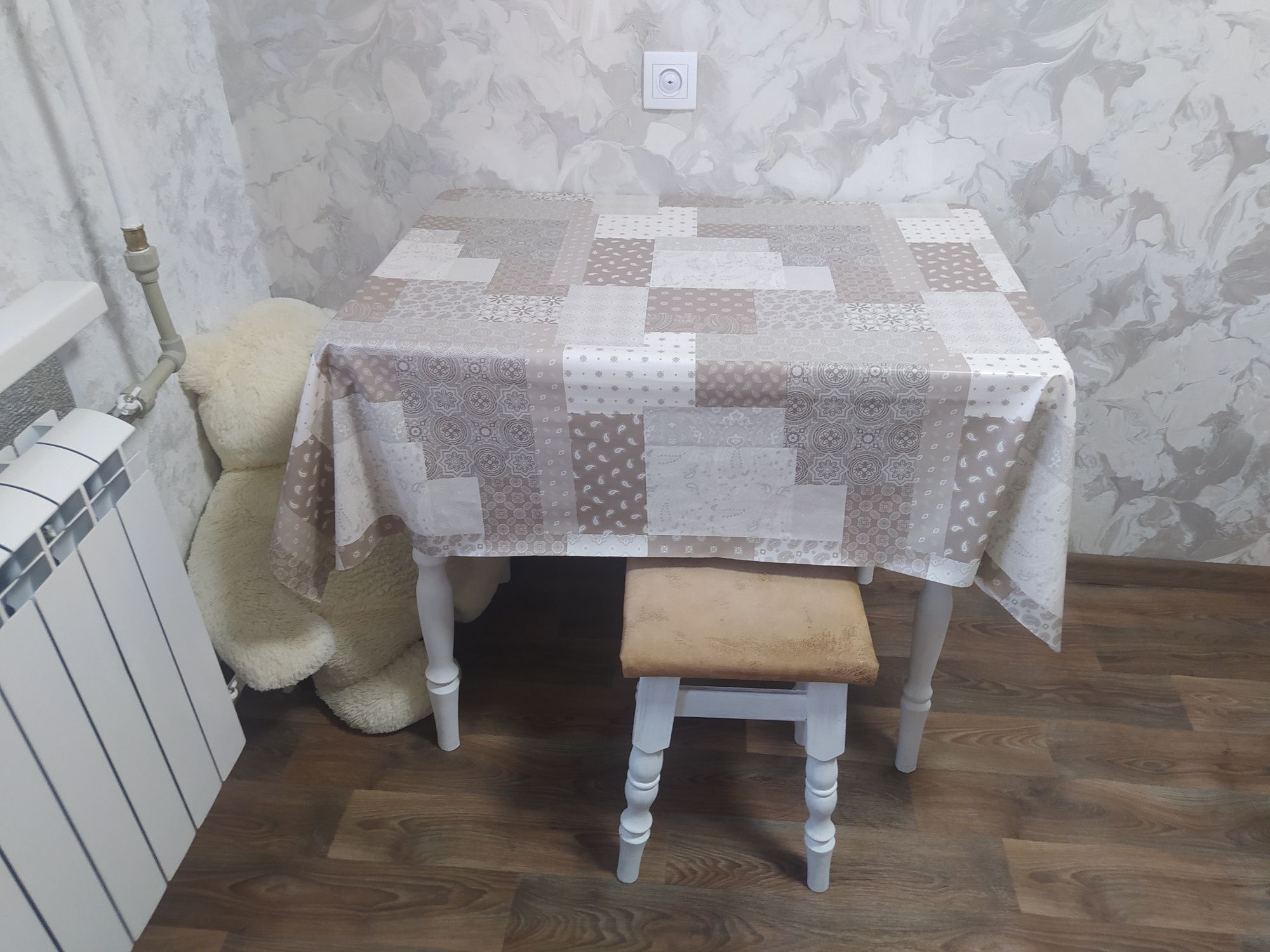 Стол кухонный роскладной с табуретками