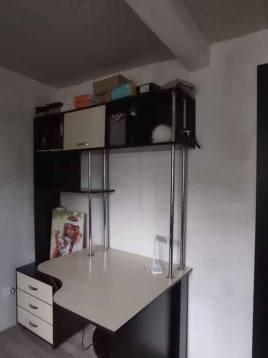 Комп'ютерний стіл