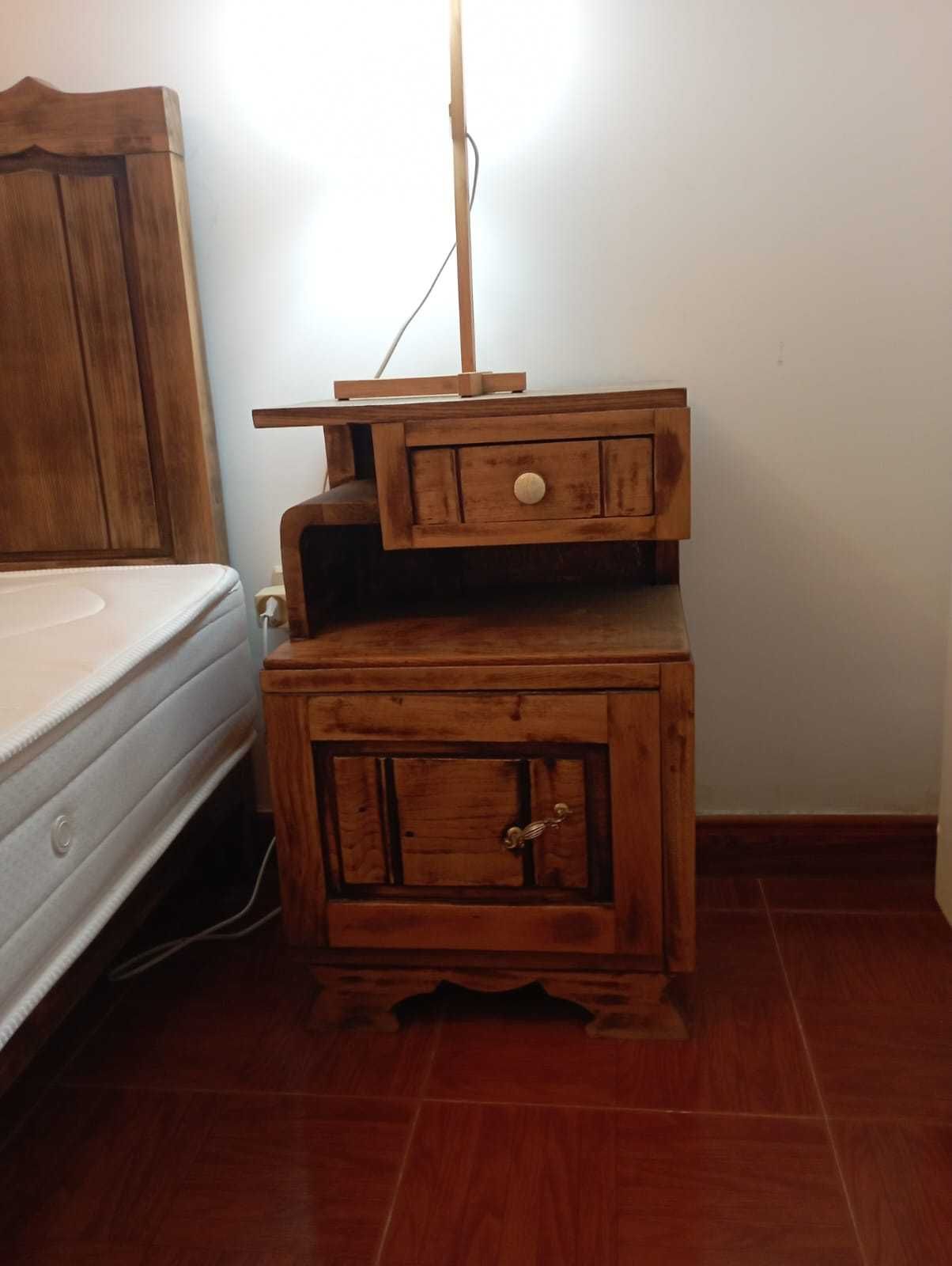 Mobilia de quarto Vintage restaurada com colchão