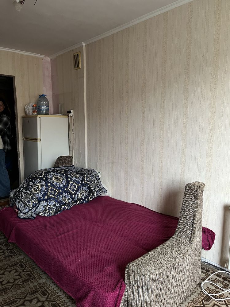 ВЛАСНИК продам кімнату з власним БАЛКОНОМ