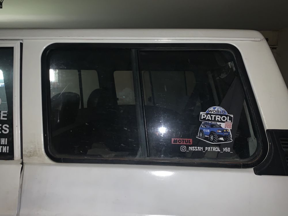 Вікна Nissan Patrol Y60