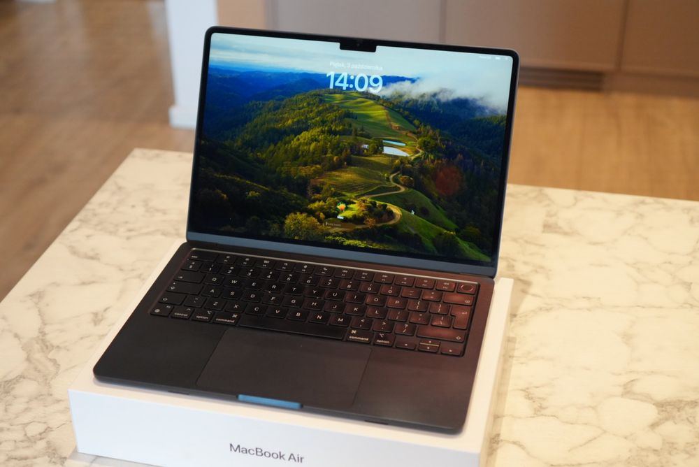 MacBook Air M2 13,6 8GB/256GB jak nowy z lipca 2024