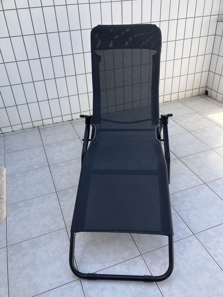 Espreguiçadeira metal em textileno preto/ dobrável