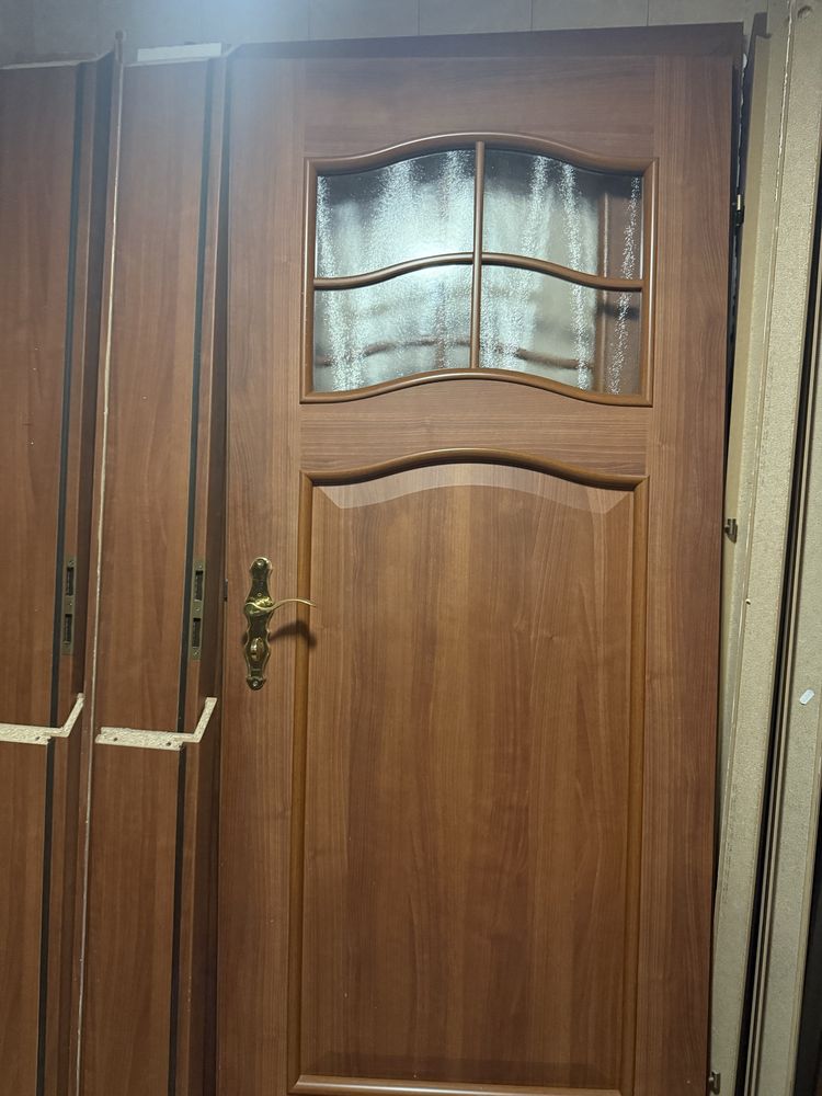 Drzwi porta 80 lewe łazienkowe z klamką i oscieżnicą