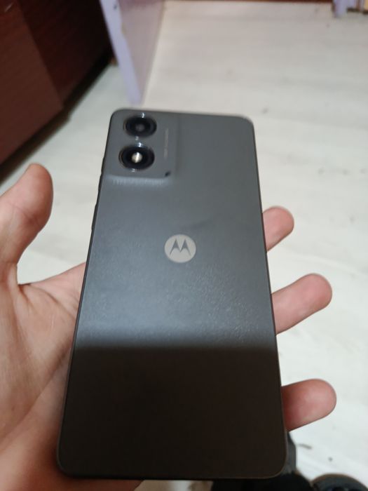 Продам телефон моторола срочно треба замінити екран телефону два тижні