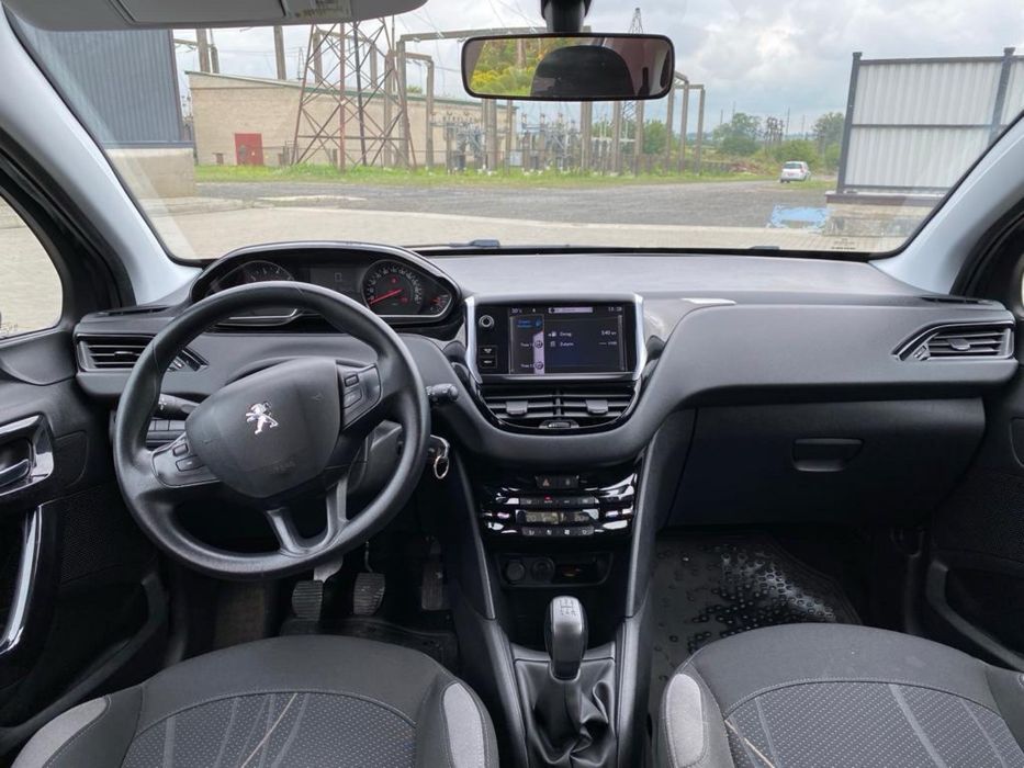 Автомобіль Peugeot 208 2012