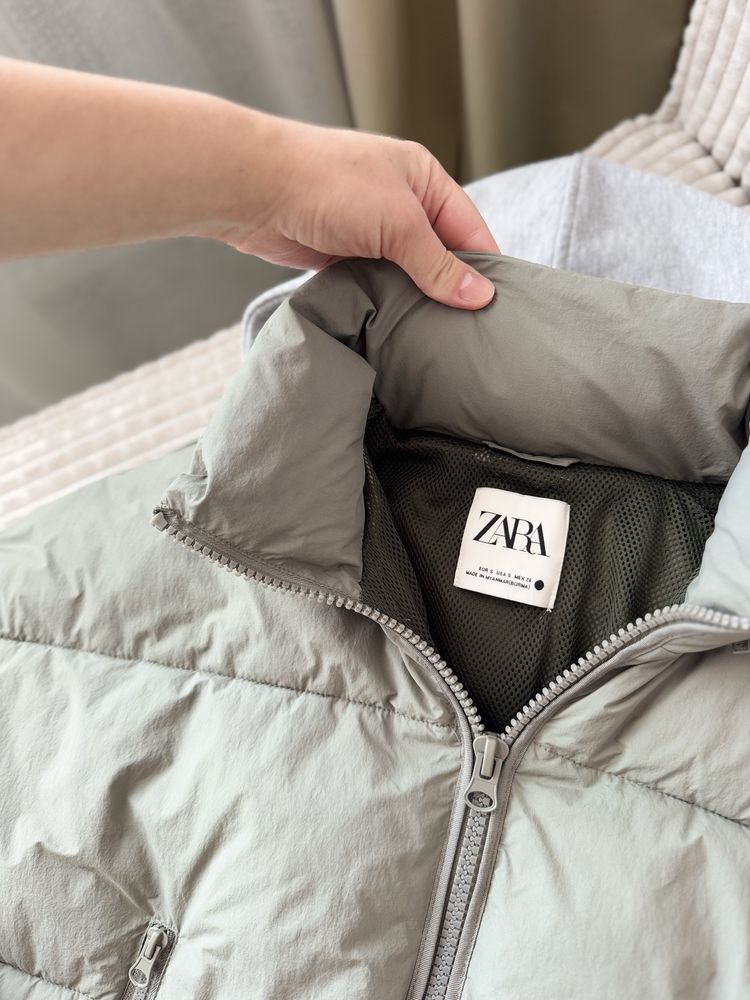 Куртка від Zara/куртка-пуффер S/36 mex.26 оливка