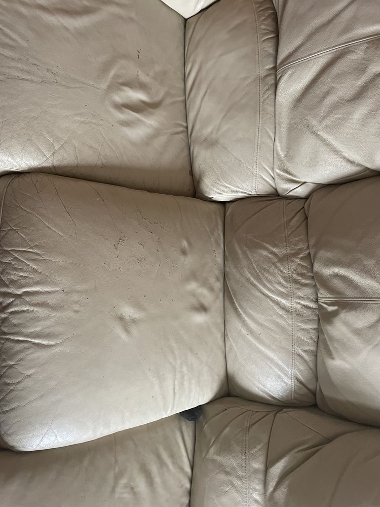 Sofa de pele bege